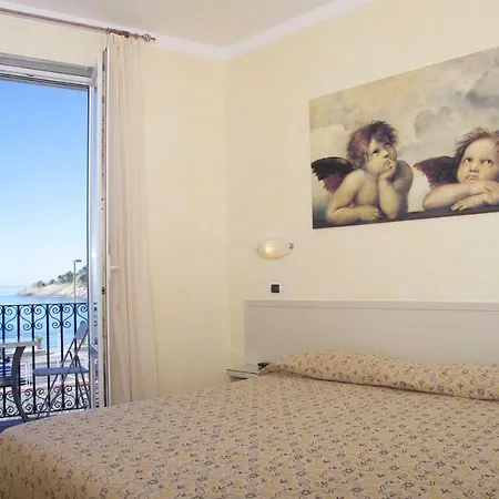 Feluca Hotel 3*
